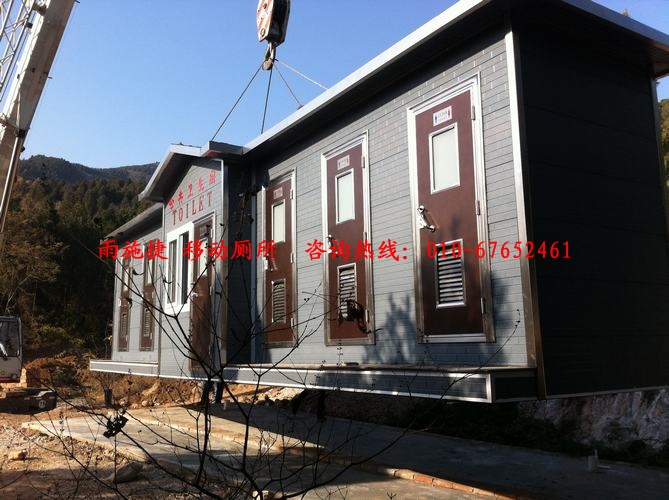 �������b